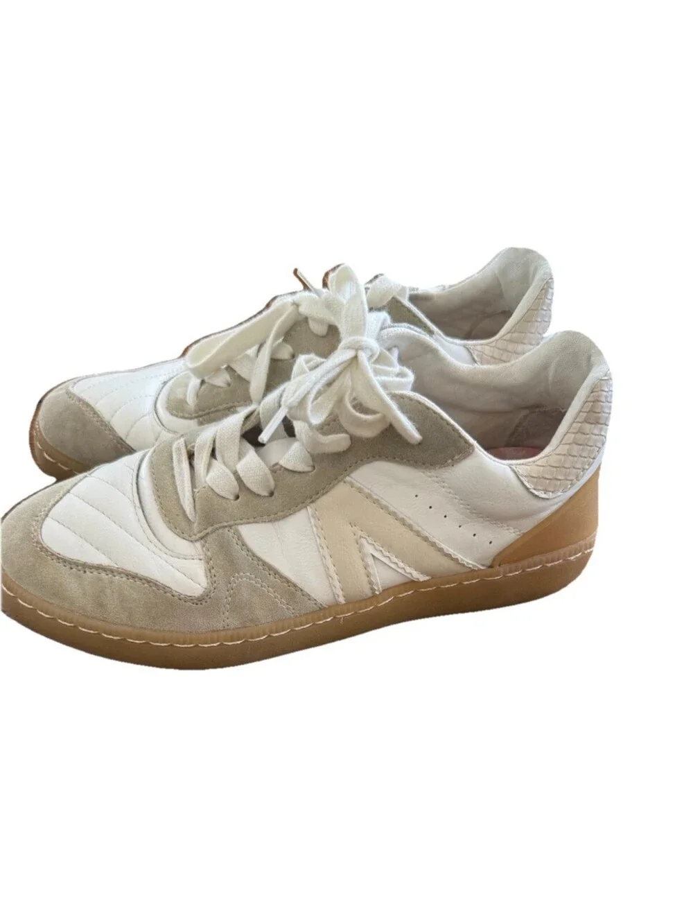 Mia Sneaker Women’s Size 7 Cream Tan Suede